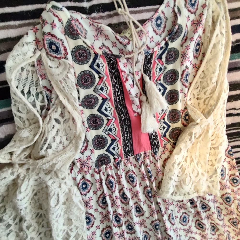 Boho style short dress. Size Small. - Picture 4 of 9